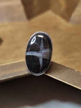 Black Cross-Pattern Oval Stone Ring